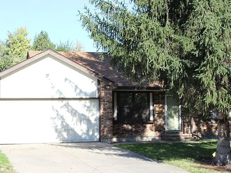 1506 Yount St — Photo 1