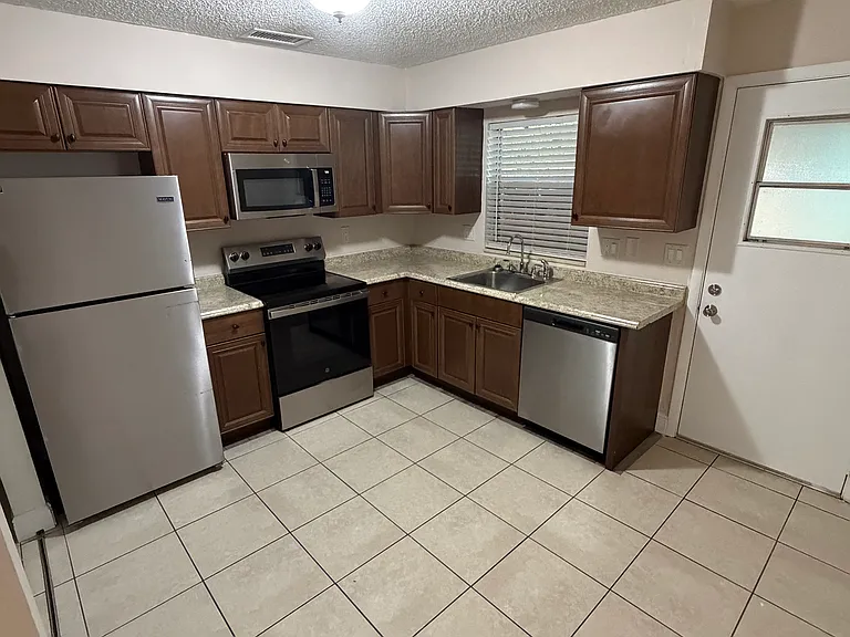5624 Struthers Ct #5624 — Photo 3