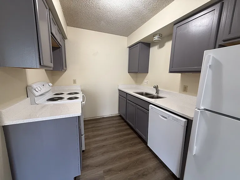 405 S Hester St E — Photo 2