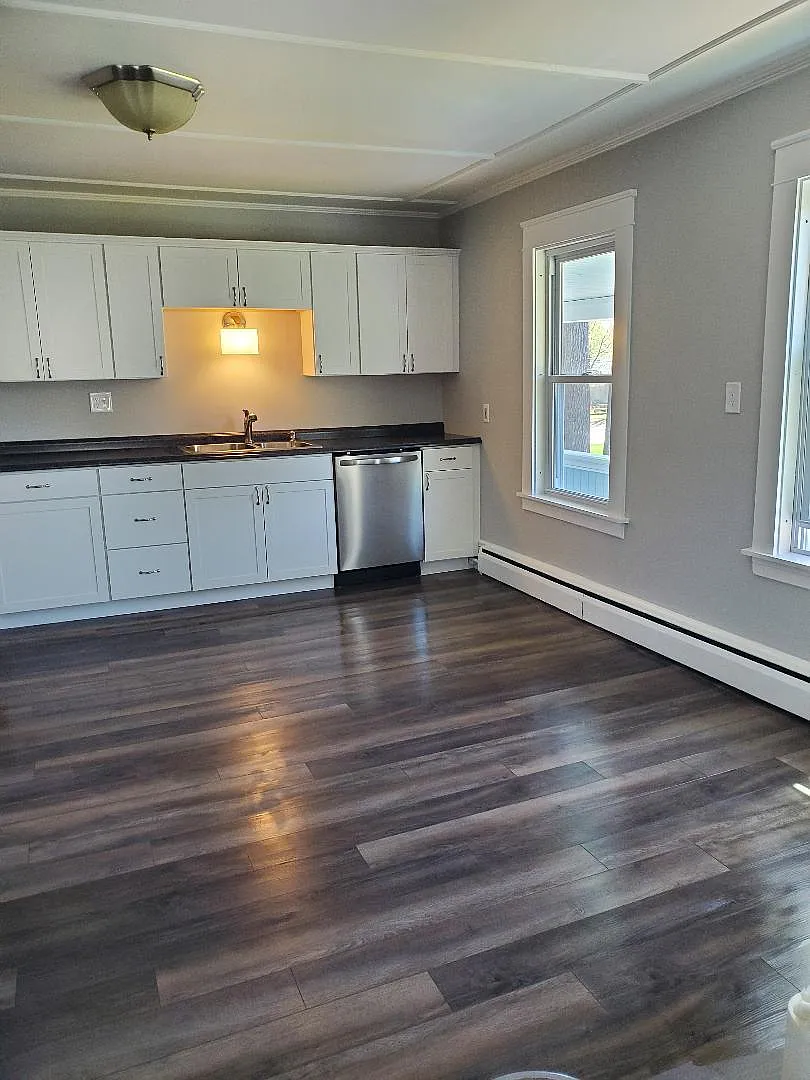 3 bed, 1400 sqft, $2,200 — Photo 4