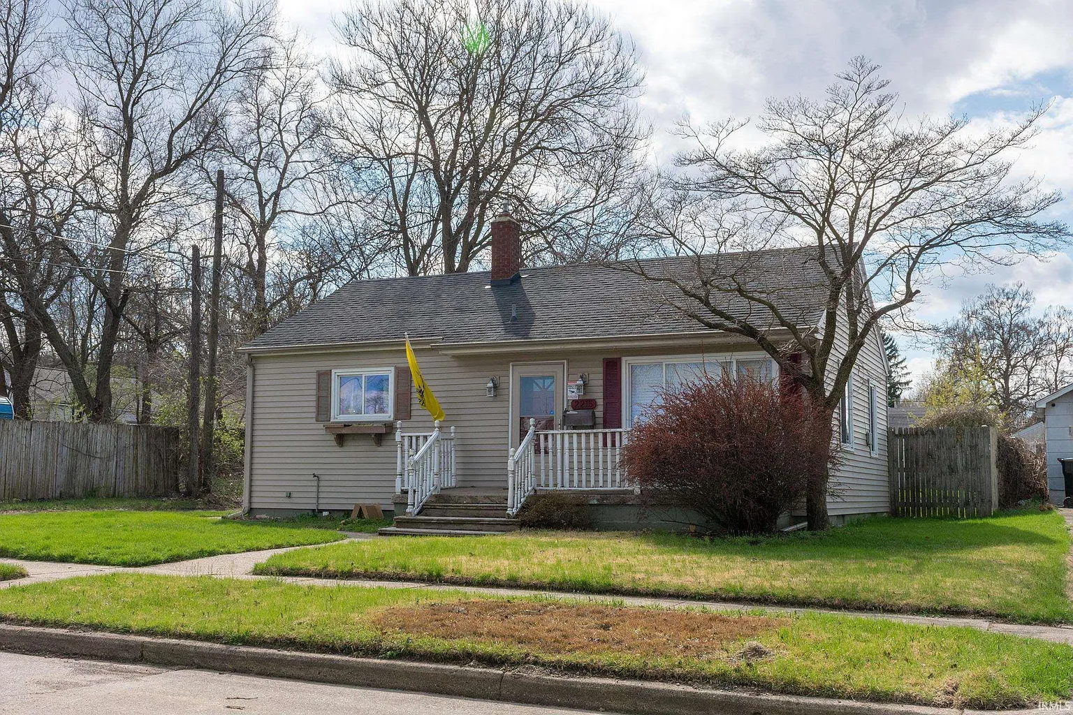 2215 S William St photo 1