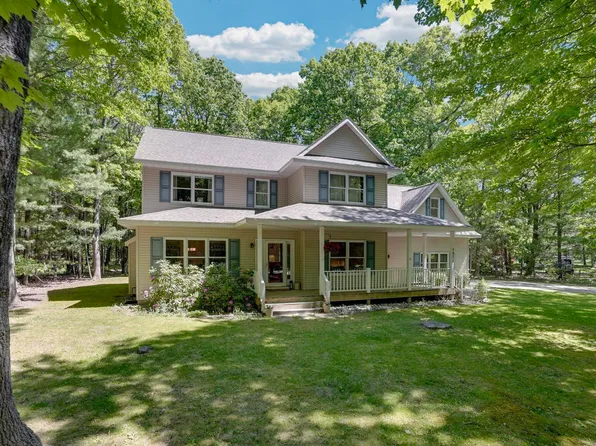 1424 Timber Ridge Dr, Manistee, MI 49660