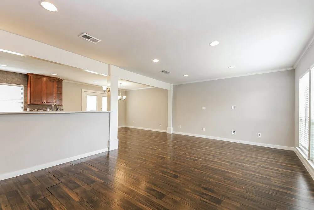 4 bed, 2.0 bath, 2544 sqft, $2,170 — Photo 4