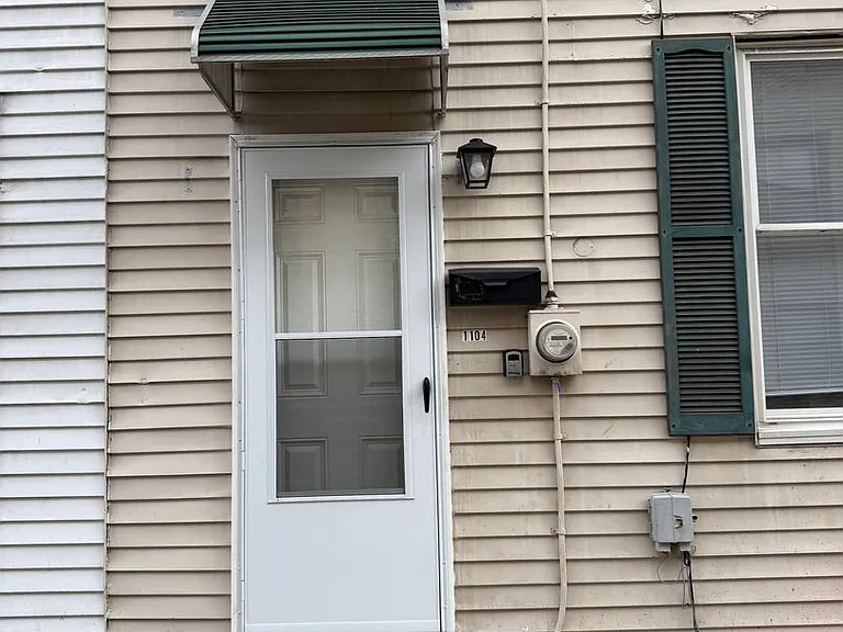 1104 Langtry St — Photo 16