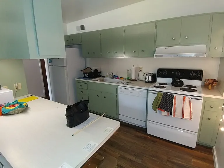 619 Villanova Dr — Photo 2