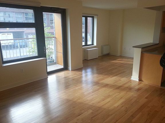 4th image of 700 Brook Ave APT 2L