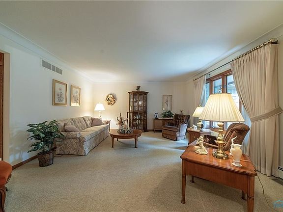 3rd image of 855 Heathermoor Ln