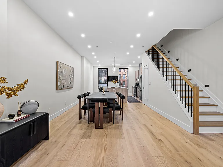 391 Manhattan Ave #TH1 — Photo 8
