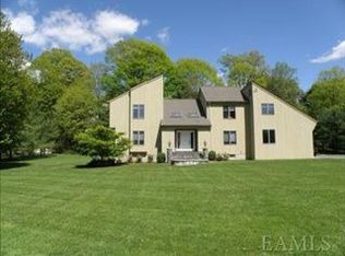 3 Far Hill Ln, Pleasantville, NY 10570