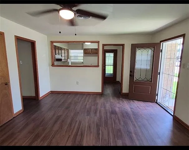 1402 Behrman Ave — Photo 2