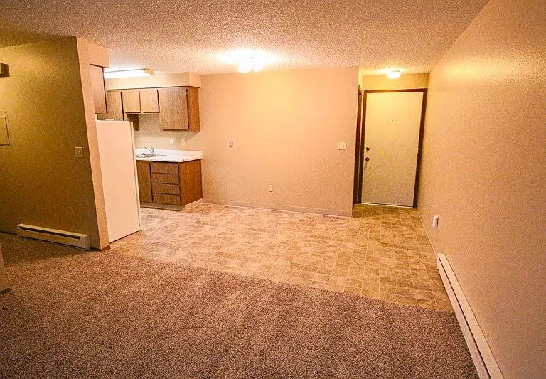 Quadrangle Apartments — Photo 1