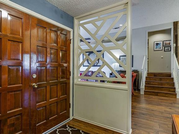 5th image of 917 Larkspur Ln