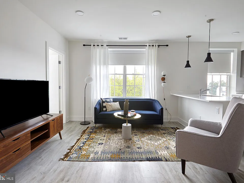 816 Potomac Ave SE #401
