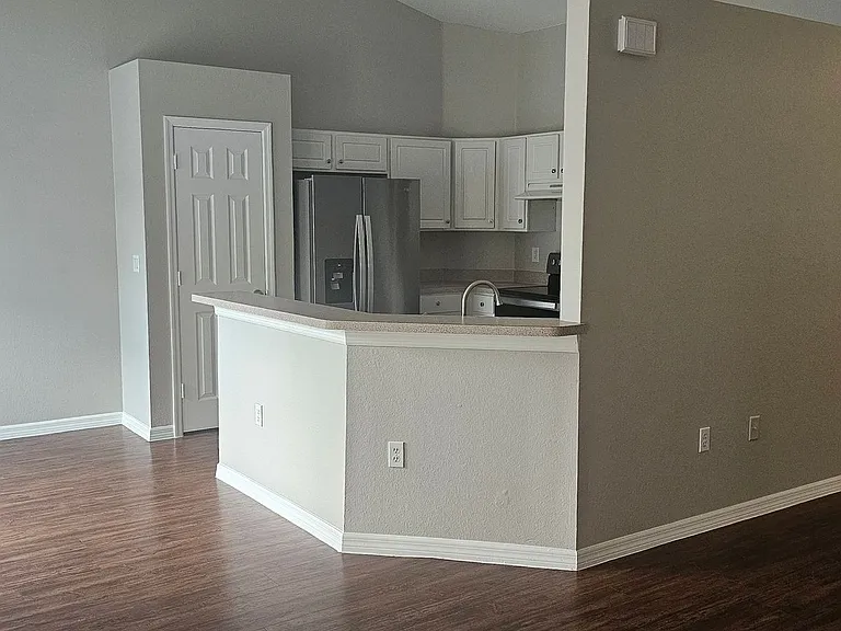 1530 SW 19th Ave — Photo 5