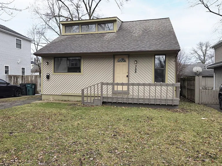 755 Emmons Ave — Photo 2