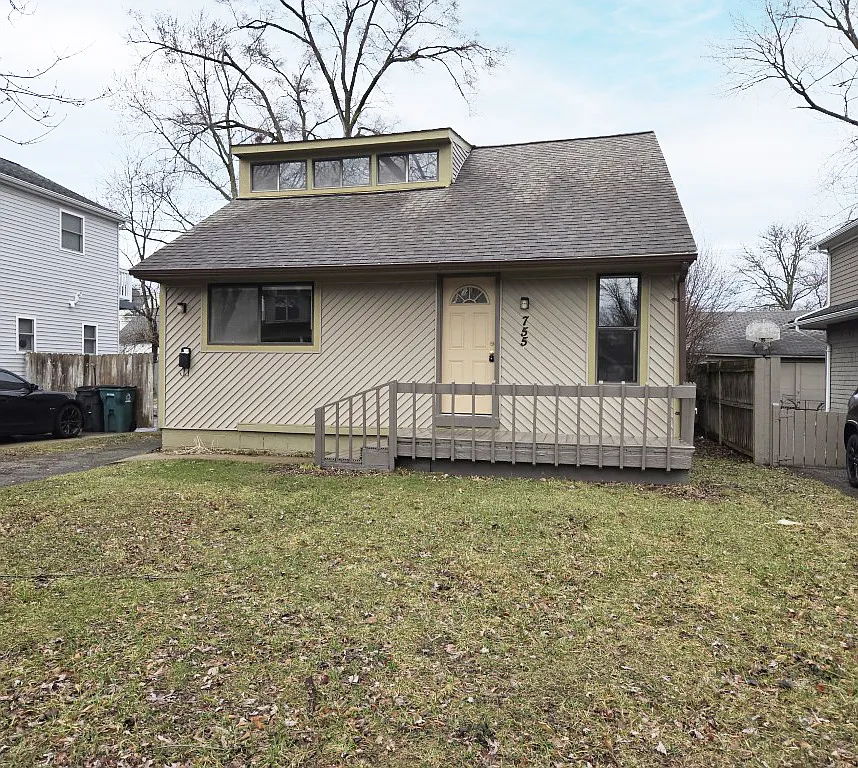 Building Photo - 755 Emmons Ave