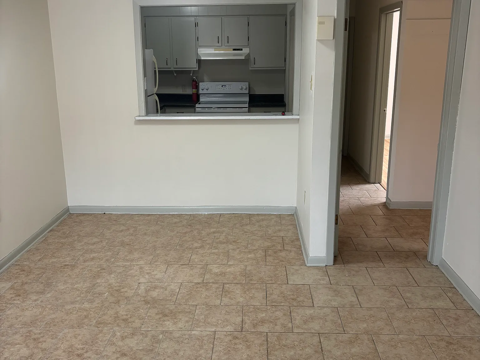 2 bed, 700 sqft, $950 — Photo 2