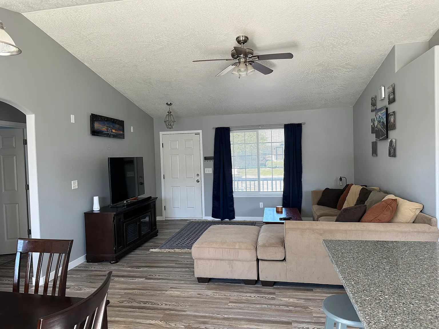 514 Cambridge Ln — Photo 3