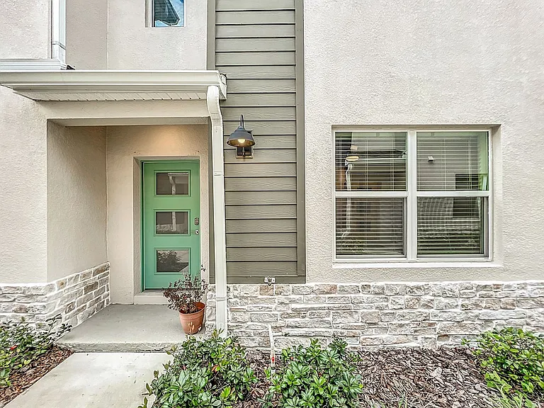 231 Dapper Ct — Photo 2