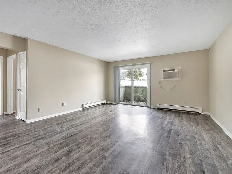 905 Coolidge Rd — Photo 12