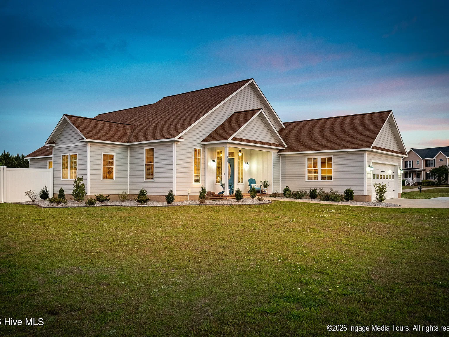 4 bed, 2.5 bath, 2868 sqft, $2,500 — Photo 3