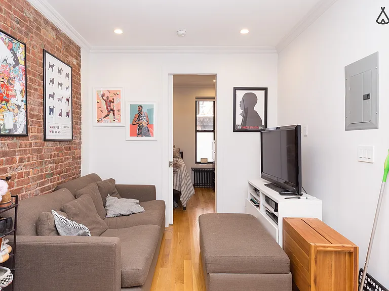 236 E 24th St #1B — Photo 2