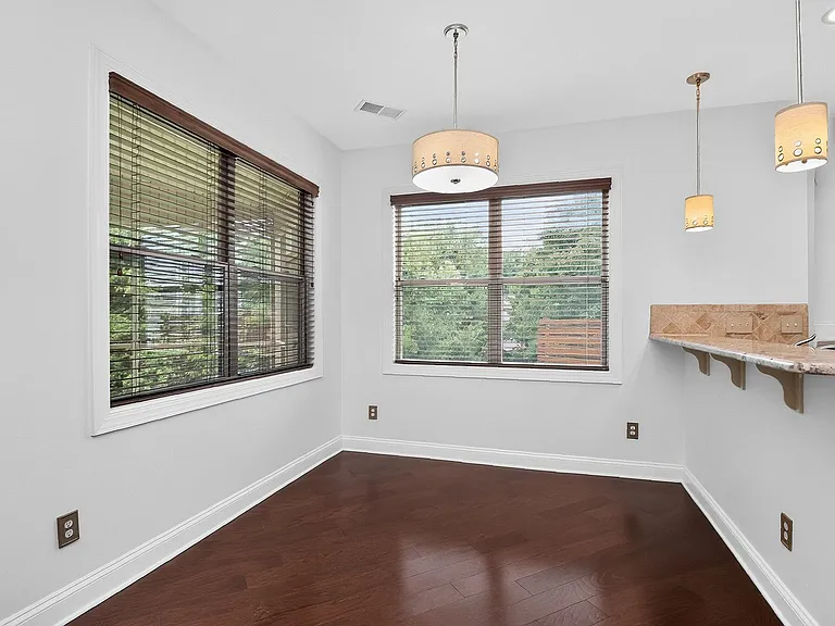 549 Daventry Ct — Photo 9
