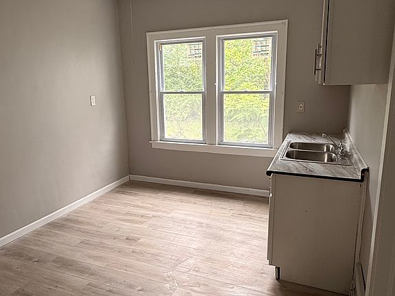 4th image of 3263 E 117th St #1A