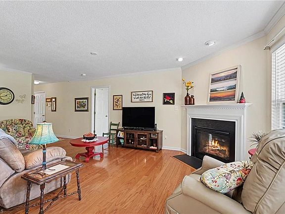 5th image of 2694 Dandelion Dr