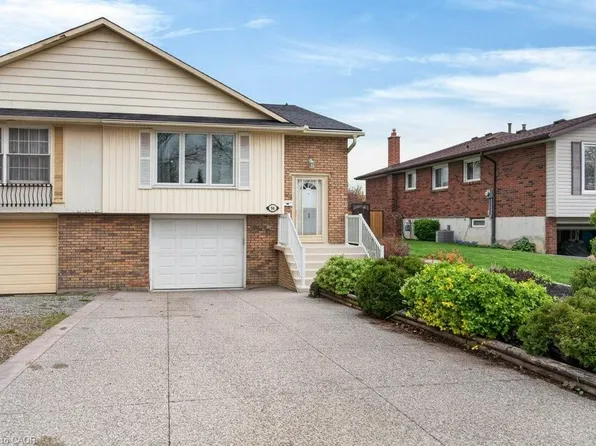 56 Brookstream Ct, Hamilton, ON L8K 6J2