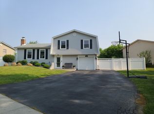 1410 Haise Ln, Elk Grove Village, IL 60007