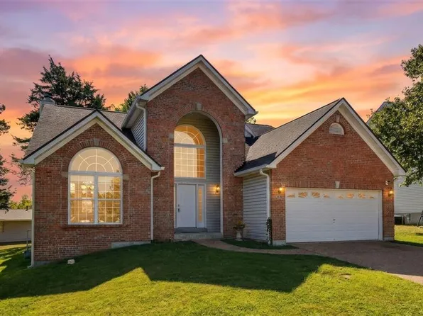 2012 Archway Dr, Wentzville, MO 63385