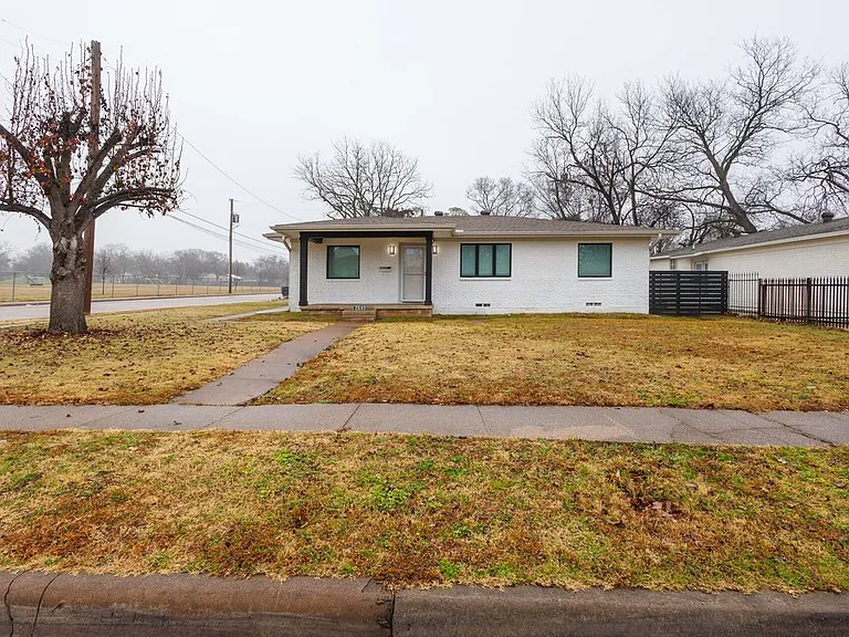 2540 Prichard Ln — Photo 21