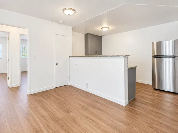 Quiet Jefferson Park Apartments Spacious, Secure & Centrally Located, 2235 W 26th Pl APT 9, Los Angeles, CA 90018
