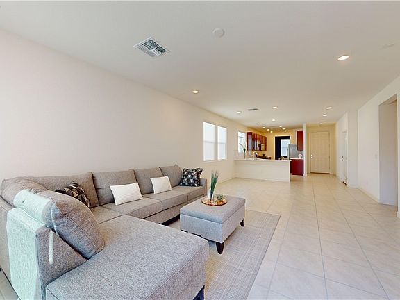 5th image of 8133 Minavalle Ave