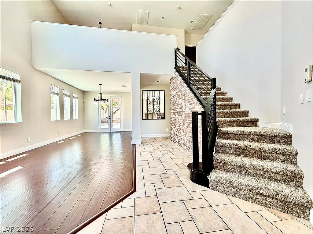 4 bed, 3.0 bath, 2756 sqft, $3,300 — Photo 2