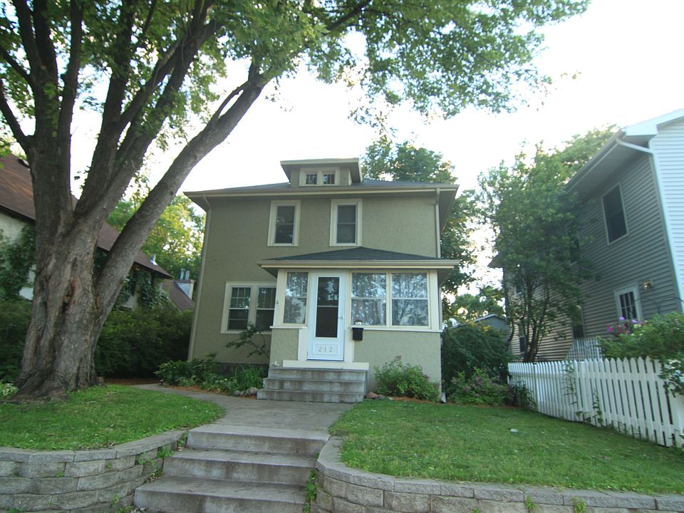1st image of 212 10th Ave S