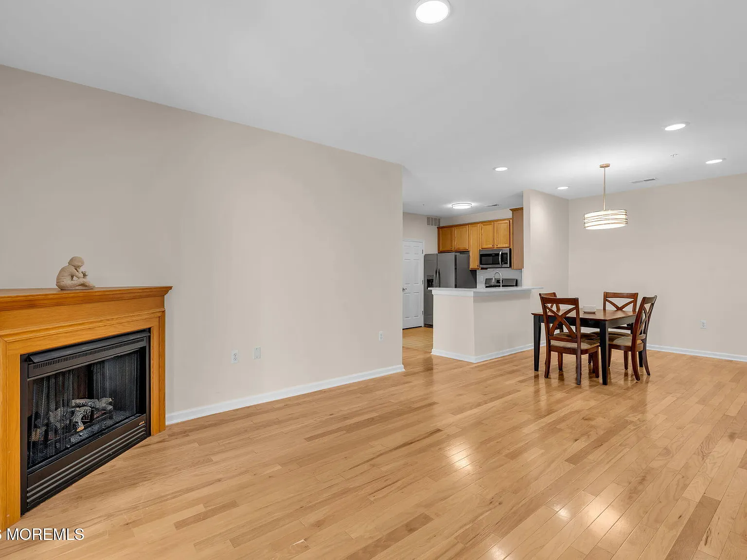 1 bed, 889 sqft, $1,925 — Photo 3