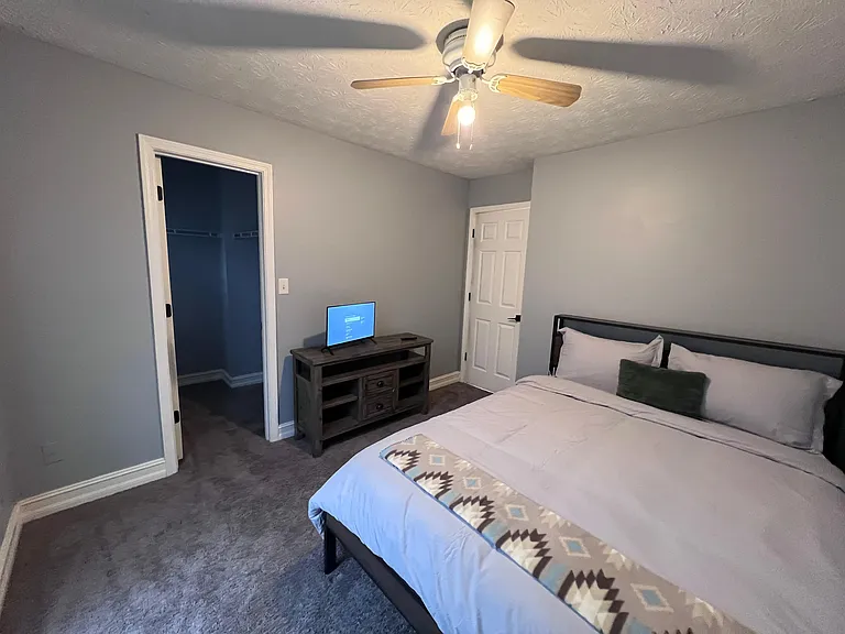 Eagles Crest Ln — Photo 6