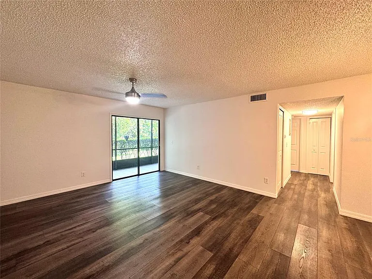 2452 Oak Park Way — Photo 7
