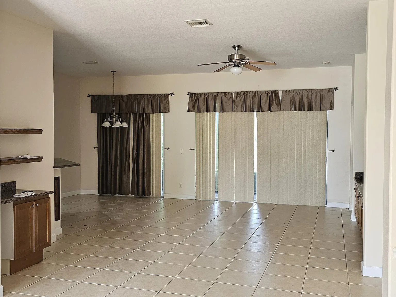 3 bed, 2.0 bath, 1946 sqft, $2,600 — Photo 3
