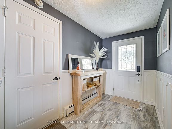 5th image of 10 Crabapple Ct