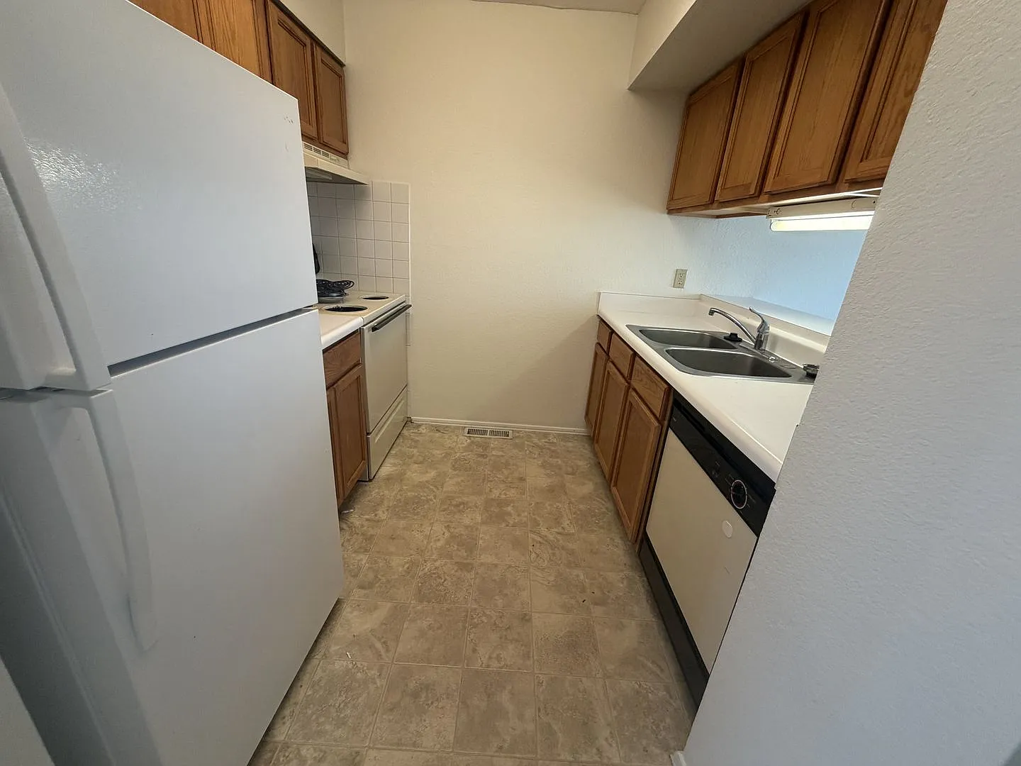 3 bedrooms, 1.5 bathrooms — Photo 3