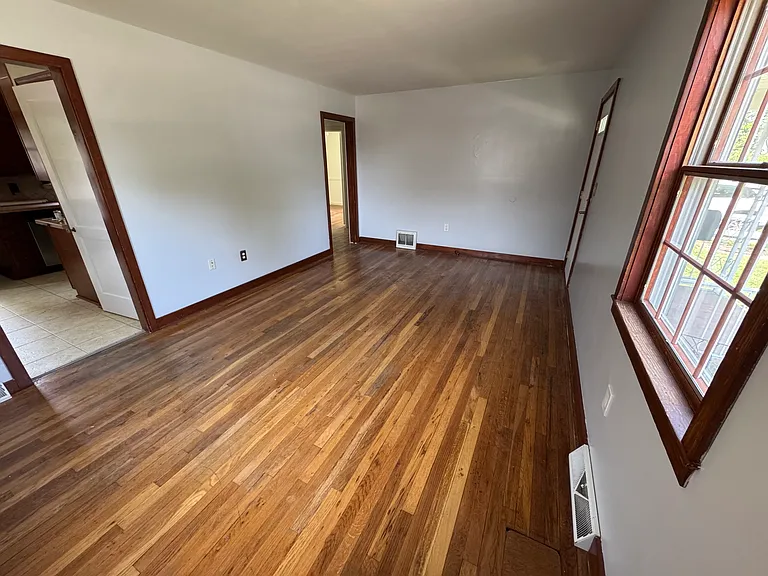 124 Tyre Ave — Photo 17