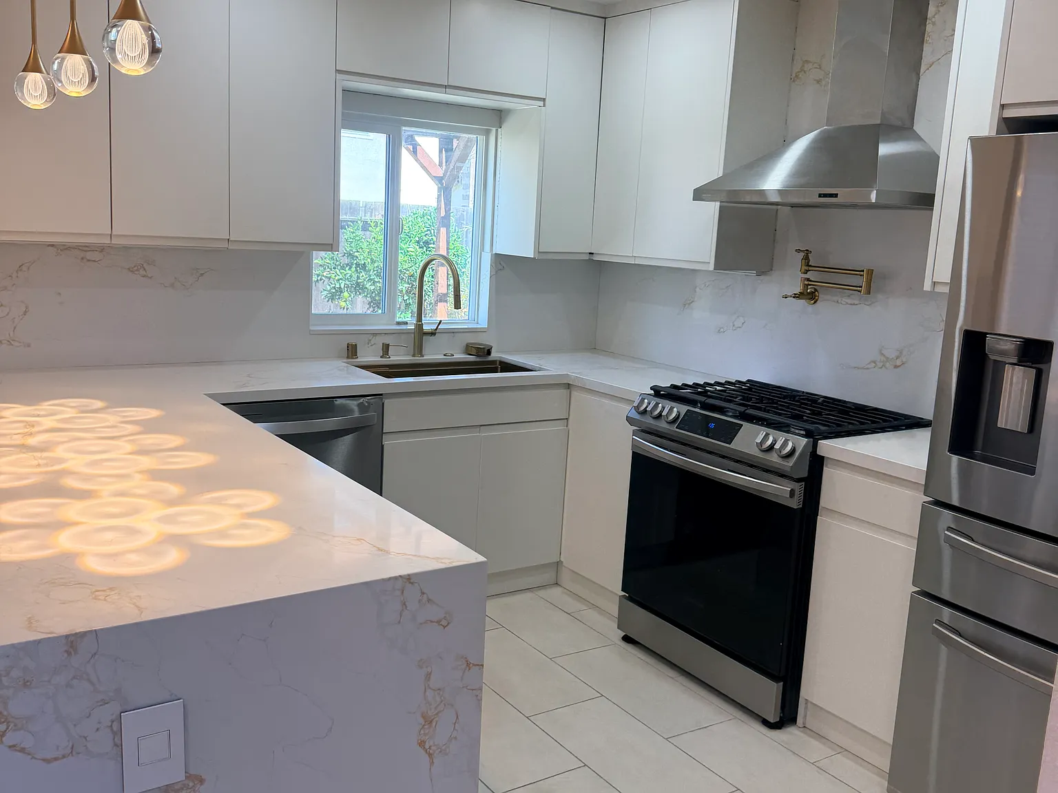 4 bed, 1550 sqft, $4,700 — Photo 3