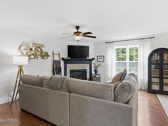 5th image of 6410 Airtree Ln