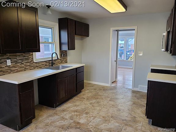 4th image of 1567 Culver Ave