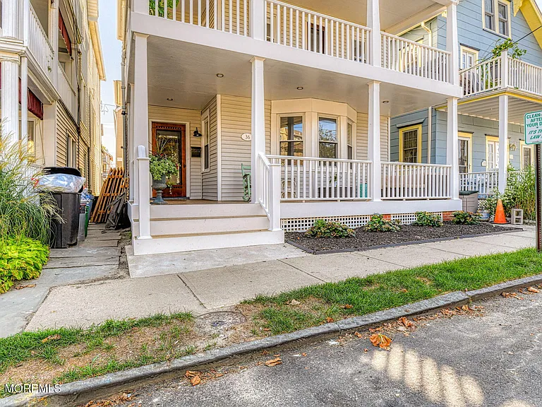 36 Heck Ave — Photo 2