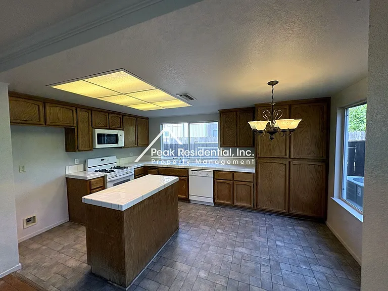 5621 Summit Dr — Photo 11