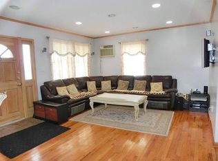 1011 N 5th St #1, New Hyde Park, NY 11040